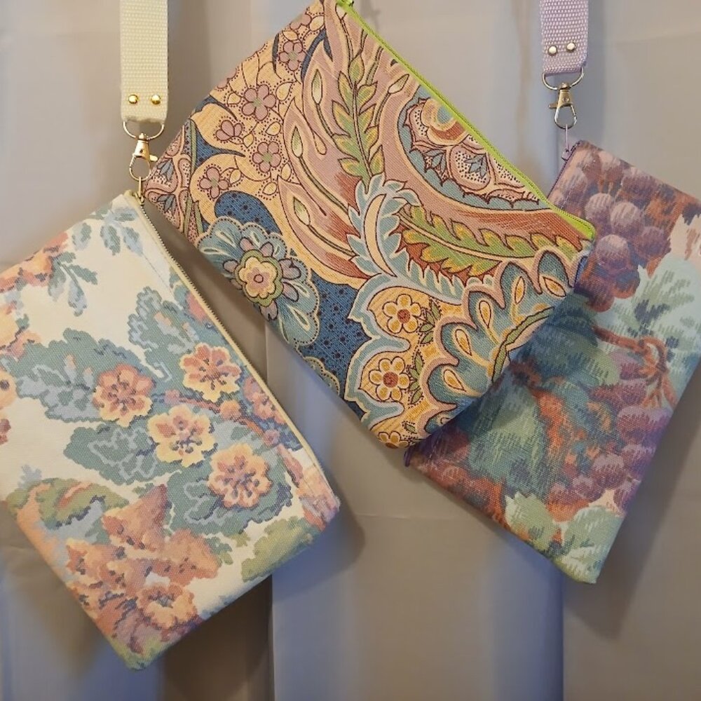 New Zippy Hanging Canvas Wristlet Clutch Pouch Make-up Bags Floral Grapes Pastel